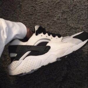 black and white NIKE huaraches